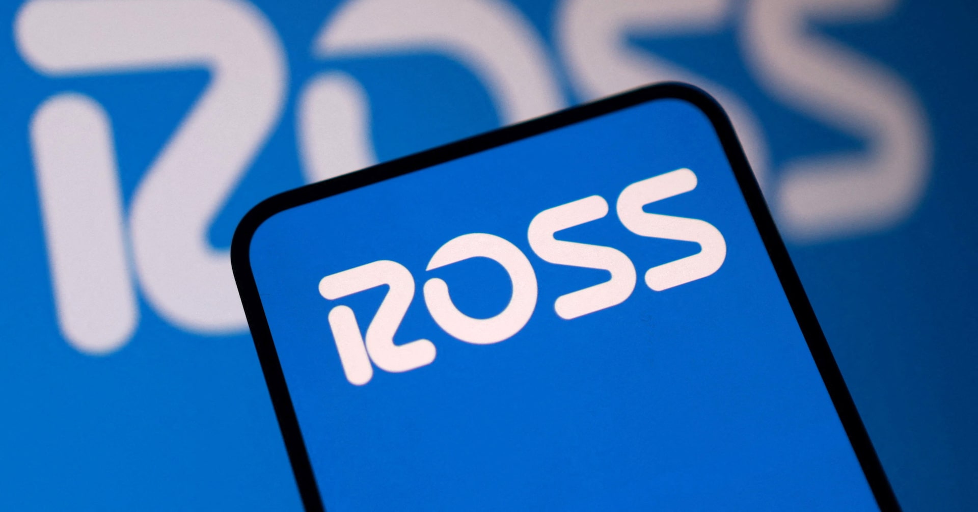 Ross Stores raises annual profit forecast again on discounted apparel demand
