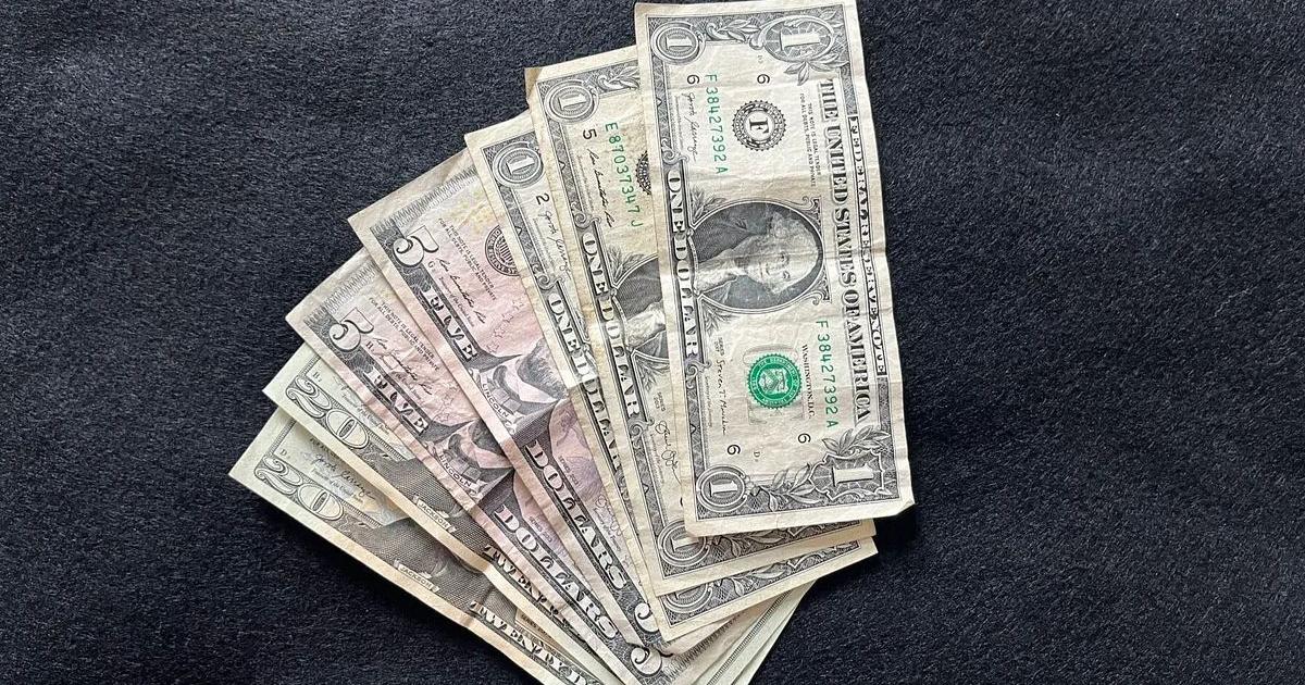 Everyday Economics: Consumers are still spending. They’re looking for a better deal. | National