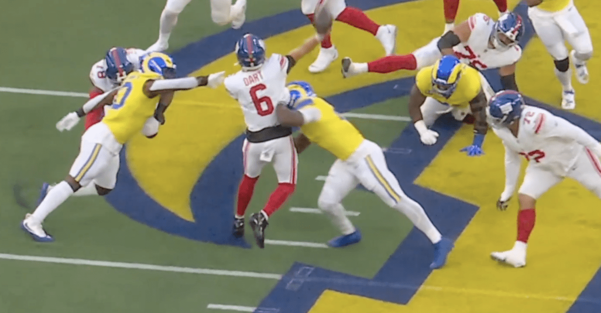 Jaxson Dart injury: Giants QB hurts knee against Rams