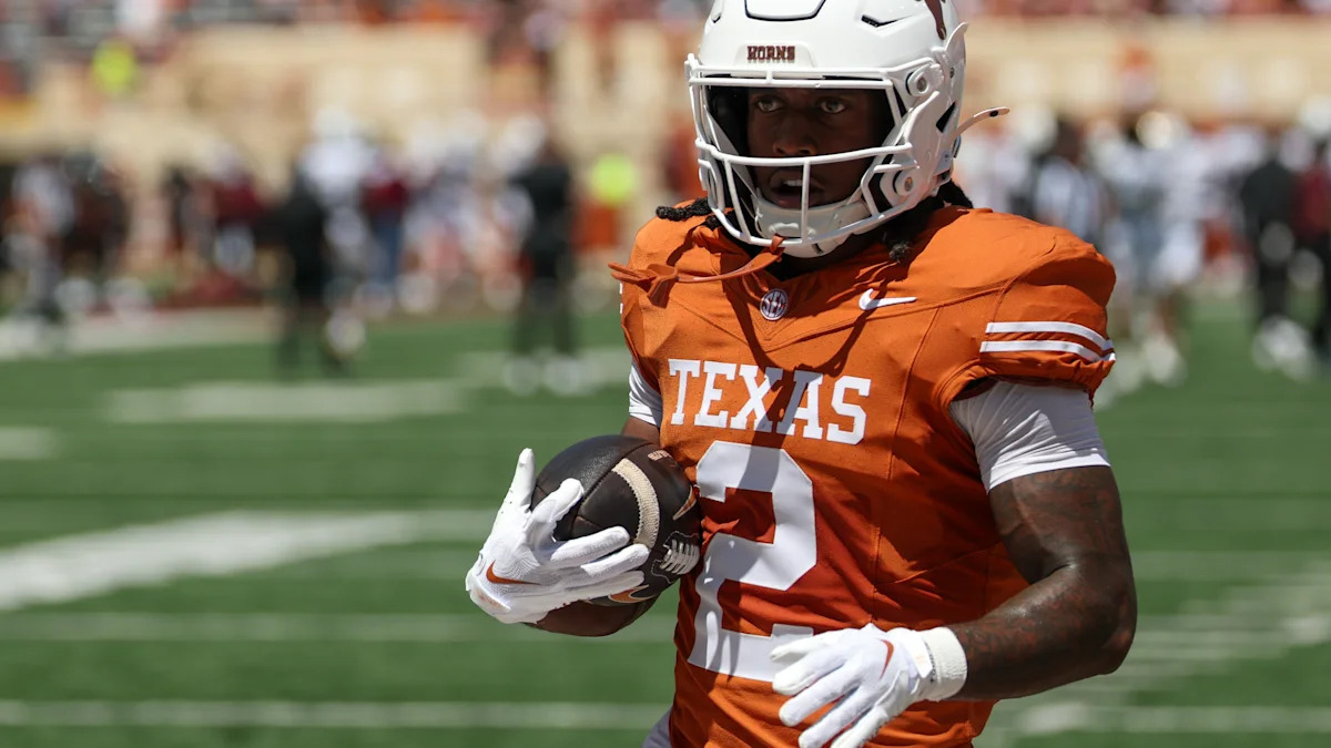 Texas RB Hollywood Smothers surprisingly added to injury report, questionable vs. Tennessee